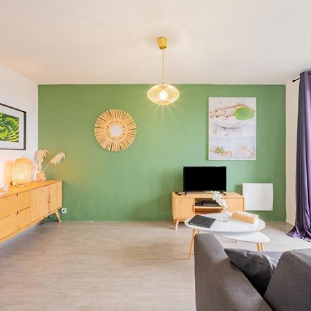Appart'Hotel Versailles Saint Cyr L'Ecole - Gare Sncf A 100M Et Parking Prive Екстер'єр фото