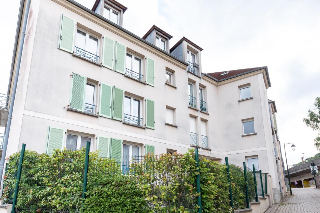 Appart'Hotel Versailles Saint Cyr L'Ecole - Gare Sncf A 100M Et Parking Prive Екстер'єр фото