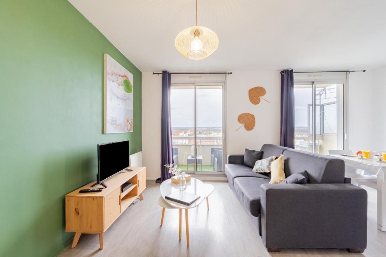 Appart'Hotel Versailles Saint Cyr L'Ecole - Gare Sncf A 100M Et Parking Prive Екстер'єр фото