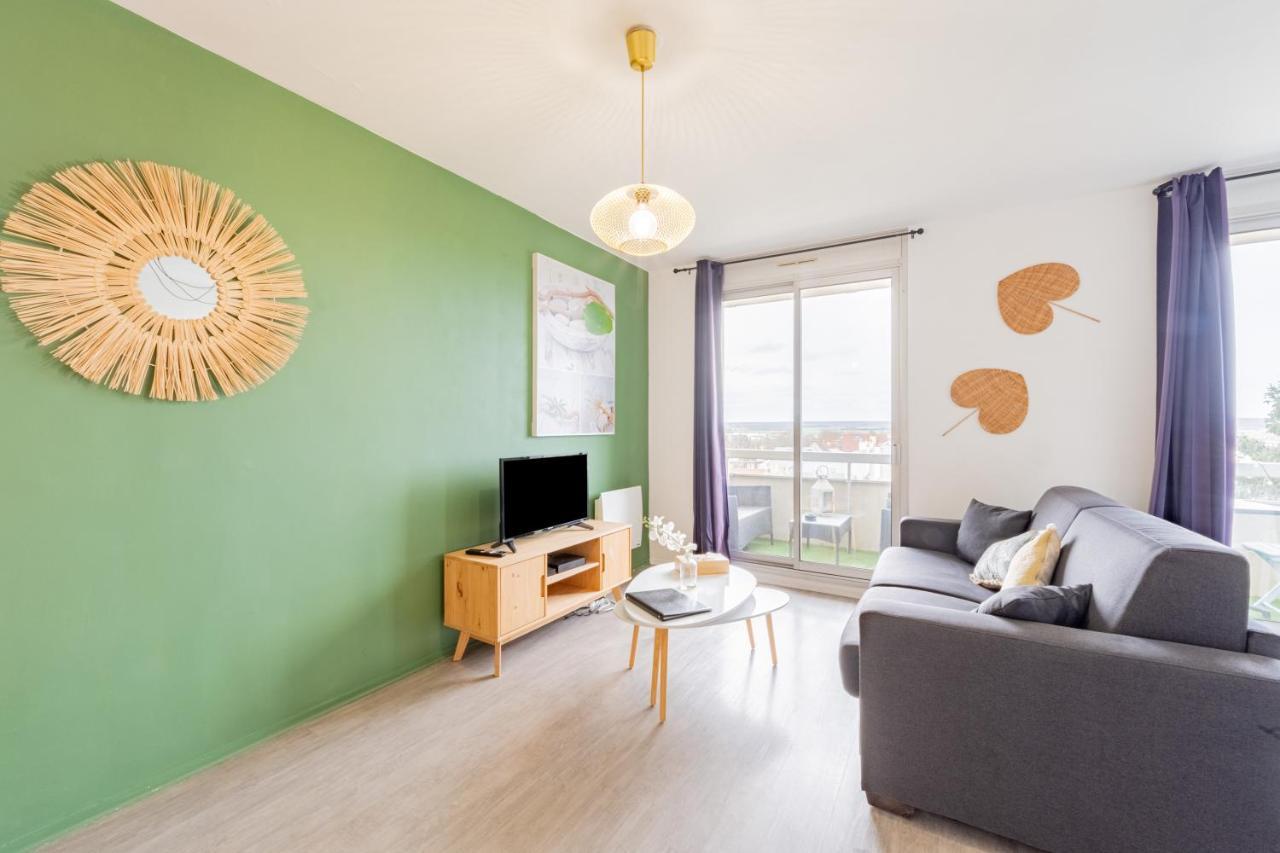 Appart'Hotel Versailles Saint Cyr L'Ecole - Gare Sncf A 100M Et Parking Prive Екстер'єр фото