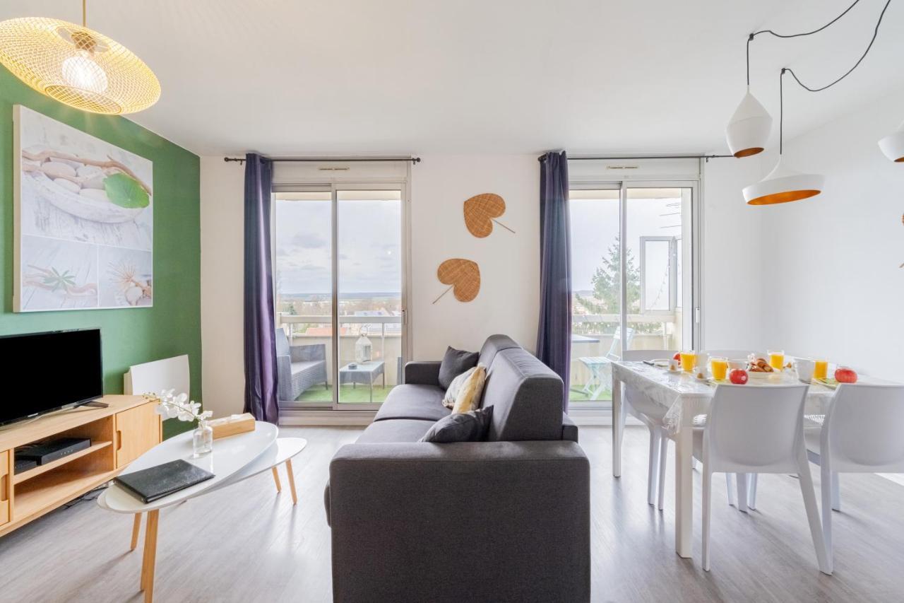 Appart'Hotel Versailles Saint Cyr L'Ecole - Gare Sncf A 100M Et Parking Prive Екстер'єр фото